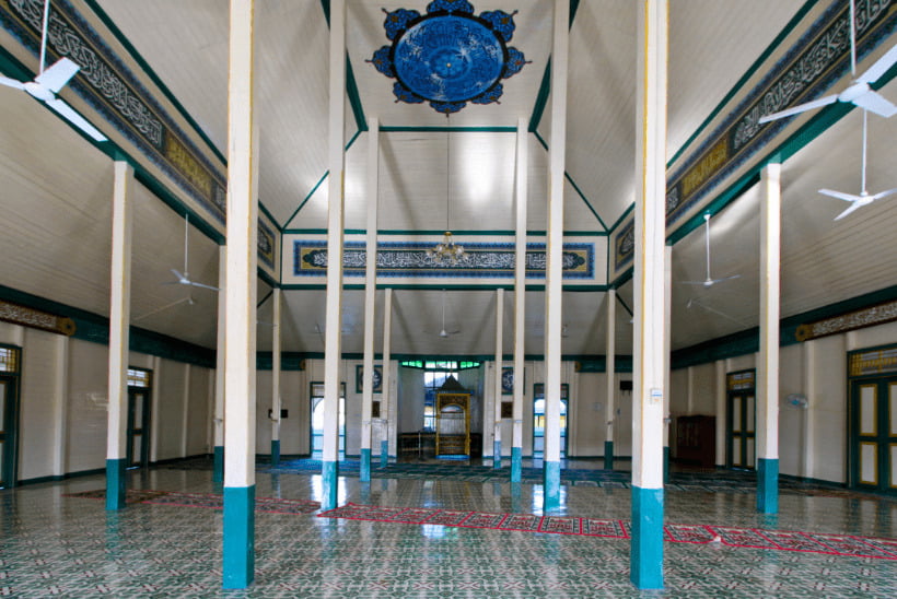 interior-masjid-kasimuddin