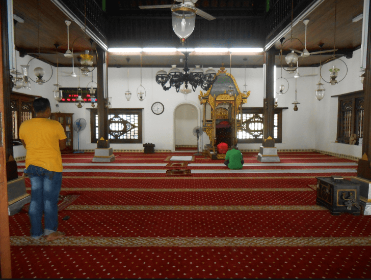 interior-masjid-kampung-hulu-malaka