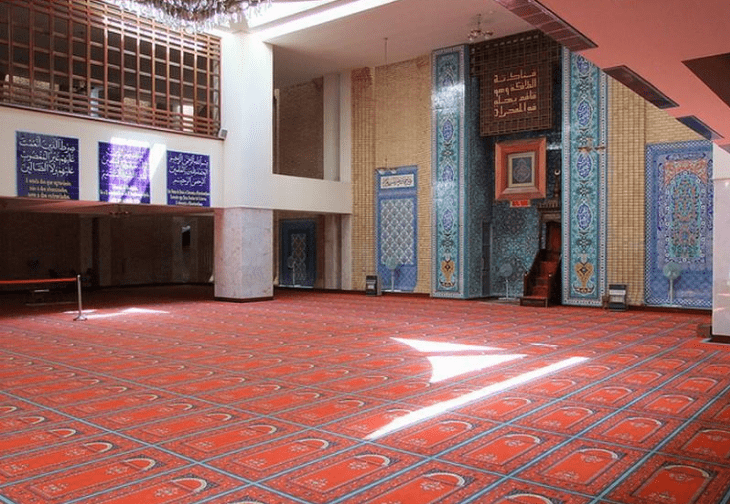 interior-masjid-lisabon