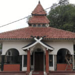 arsitektur-Masjid-Perahu-–-Babakan-Cibarusah
