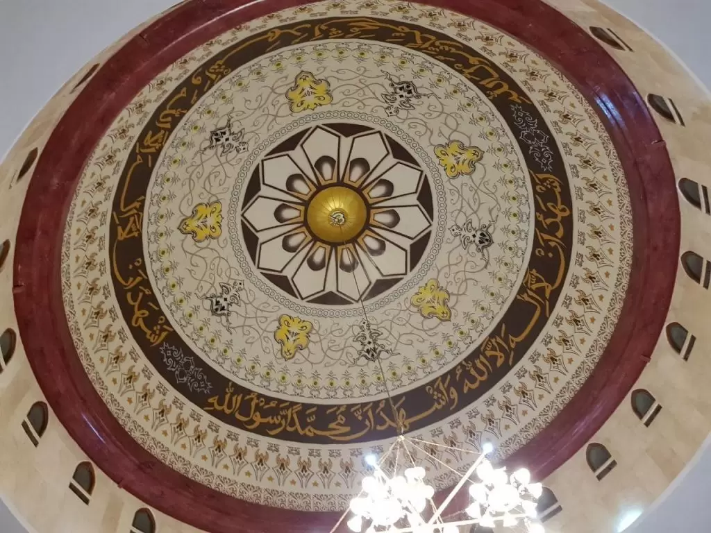 kaligrafi kubah masjid bagian dalam