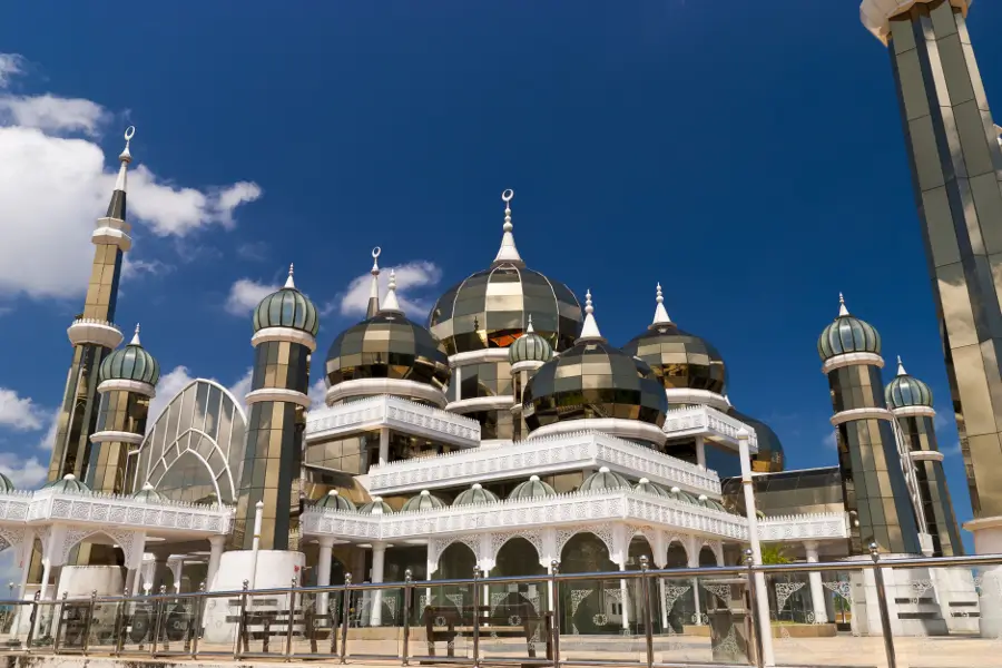 masjid unik dengan kubah yang menarik