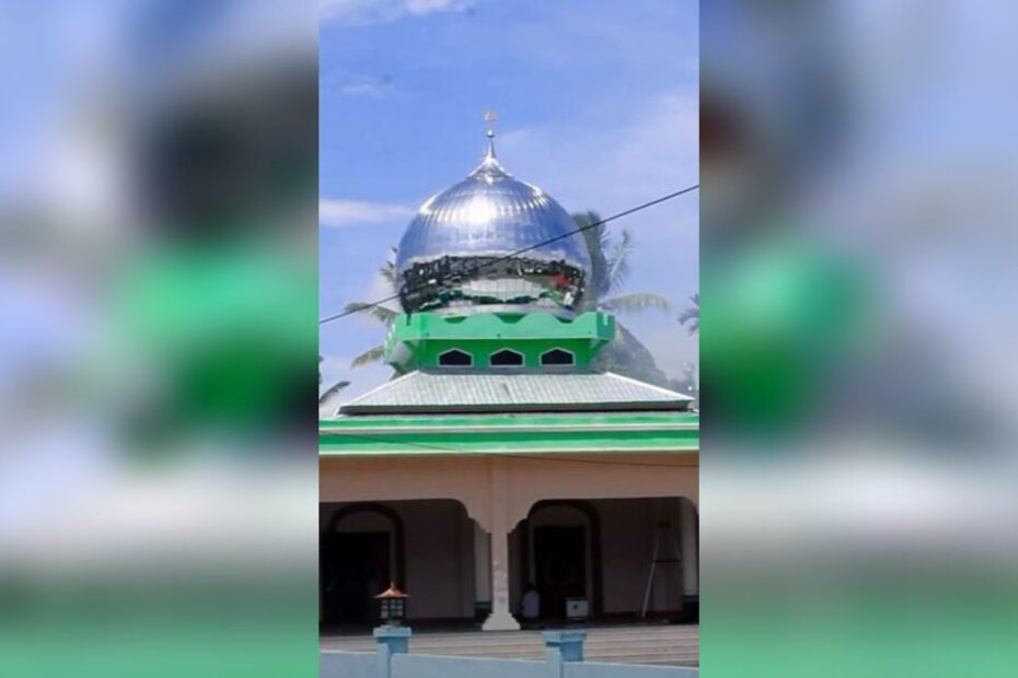 kubah masjid emas maluku