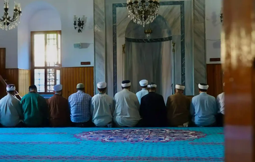 apakah boleh shalat di masjid tapi tidak berjamaah