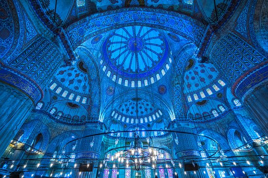 masjid warna biru