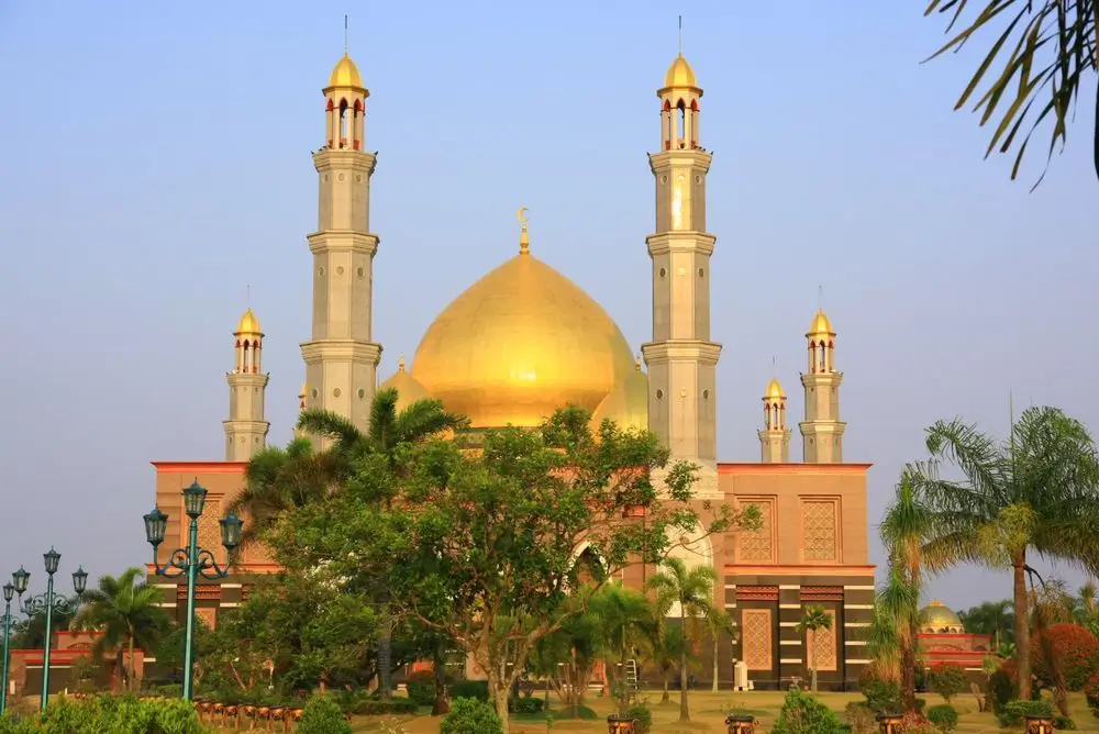 masjid warna emas