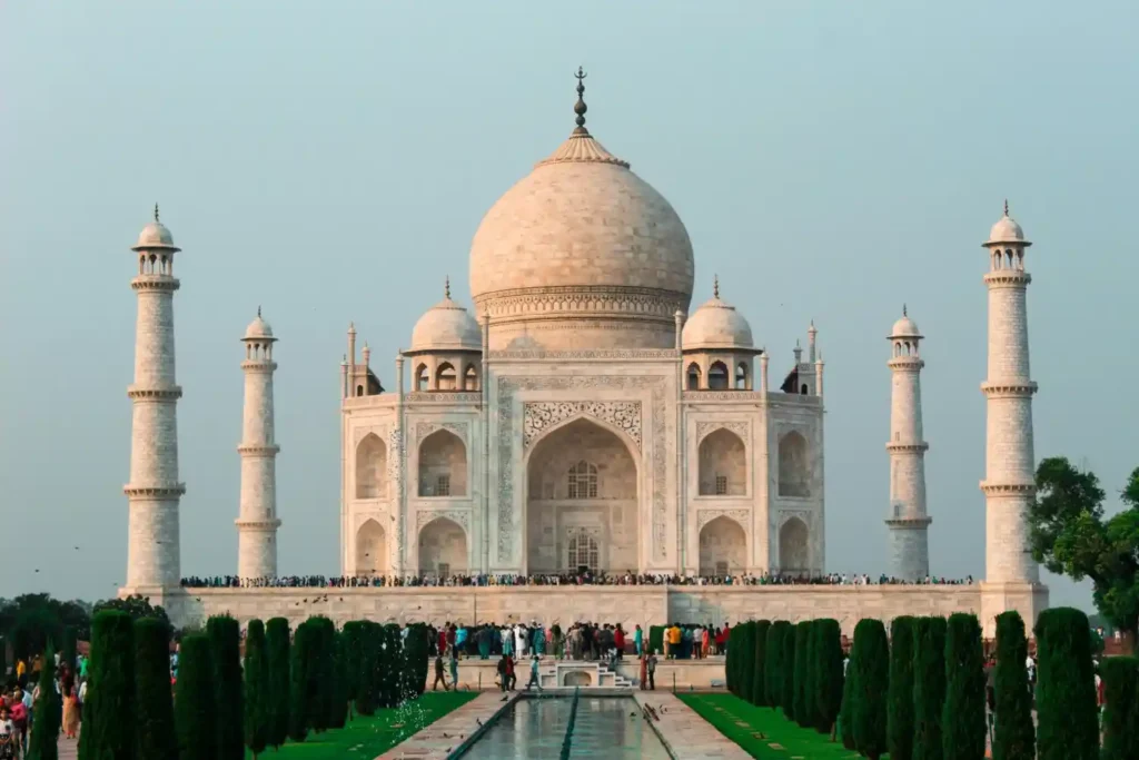 apakah taj mahal itu masjid?