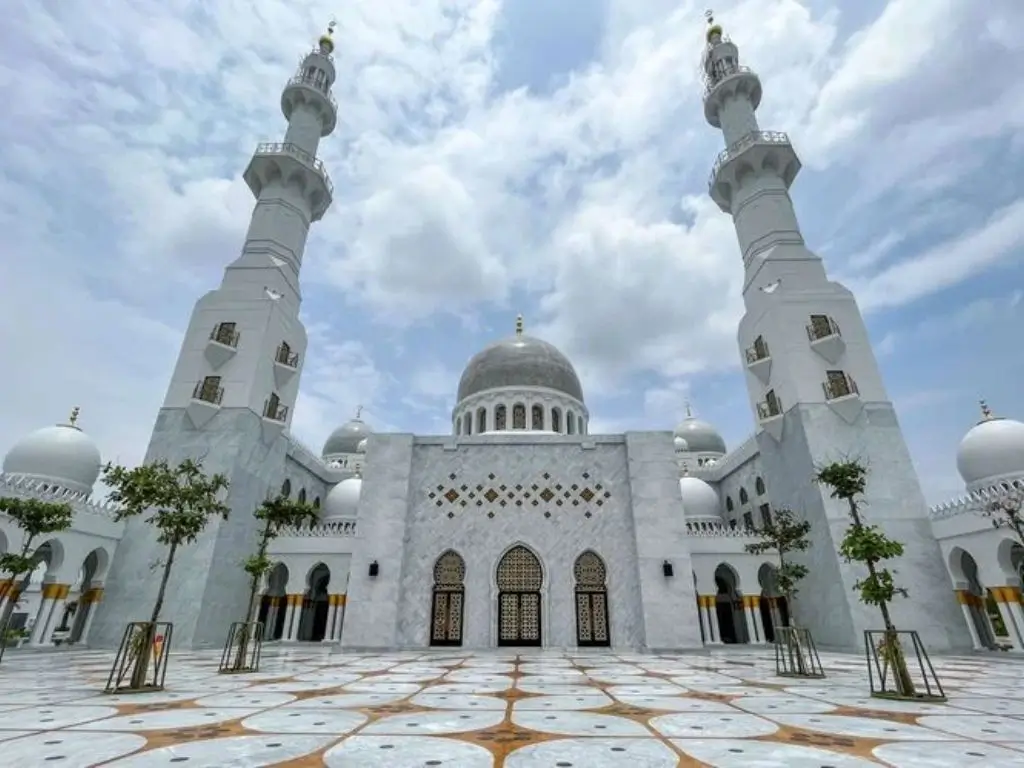wisata religi jawa tengah masjid raya sheikh zayed solo surakarta